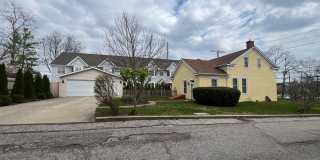 Premium location!  Downtown 3BR 2.5BA with 2 car garage Gallery 31