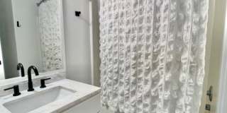 235 Pelican Place Gallery 15