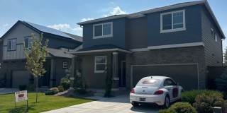 Modern 4 bedroom with den and neighborhood pool! Modern 4 bedroom with den and neighborhood pool! Gallery 1