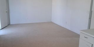623 NE DAVIS Street Gallery 1