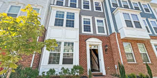 Stunning 4 bedroom townhome with garage Gallery 1