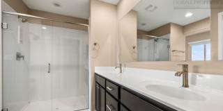 1 MO. FREE RENT! Gorgeous Corner-Lot Townhouse with Mountain Views Gallery 16