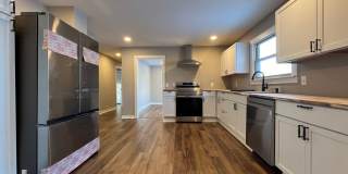 Remodeled Single Level 3 Bed, 2 Bath Home w/ 1 Car Garage Gallery 11