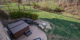 Spacious Home with Hot Tub, Fenced Yard and Solar Power Gallery 11