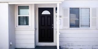 Sherman Oaks 2BD w/ Private Backyard, In-Unit W/D & Parking Gallery 3