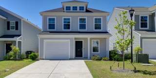 Modern Comfort with Fenced Backyard in the Heart of Lexington Gallery 1