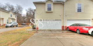 PRELEASING NOW FOR JULY 2026! Amazing 3 Bed/2.5 Bath/2-Car Garage Condo Minutes from Campus! Gallery 4