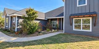 6 bedrooms, 3.5 baths; ALL APPLIANCES PROVIDED! Gallery 1