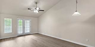 Grand Lakeside Escape: Spacious 3-Bedroom Retreat in Lakeshore Community Grand Lakeside Escape: Spacious 3-Bedroom Retreat in Lakeshore Community Gallery 23
