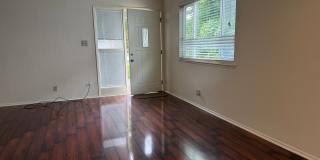 2 story updated townhouse In Rosemont 2/1 Gallery 4