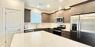 Updated 3 Bedroom High Point Condo with Large Bonus Room! Gallery 7