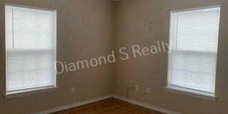 3 Bedrooms / 1 Bath!  Cute and Charming Home Available Early May! Gallery 12
