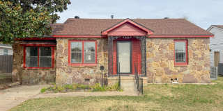 $500 OFF FIRST MONTHS RENT | Charming 3-Bed Near OU. Gallery 1
