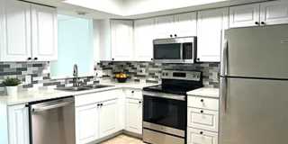 Spacious 2/1 duplex home in the Imperial Shores neighborhood Gallery 1