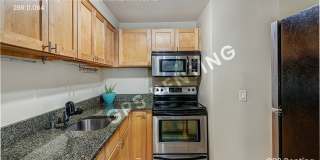 Quiet 2 Bedroom Condo in Redmond Available Now! Gallery 10