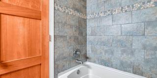 Fully Furnished Newly Remodeled Condo Downtown Gallery 22