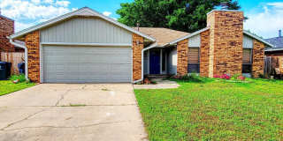 Spacious Living in a Prime Yukon Location Gallery 1