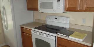 BEAUTIFUL TOWNHOME IN GATED COMMUNITY Gallery 6