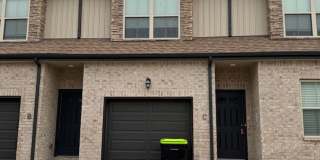 Convenient Location! Lovely 2 Bed 2.5 Bath Townhouse! Gallery 1