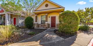 Beautiful 2 bedroom, 1 bathroom home in Hornsby Bend!!! Gallery 1
