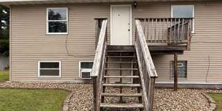 3 Bedroom Upper Duplex - Newly remodeled Gallery 1