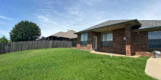 Large 3 Bed 2 Bath Home In Moore Schools With Storm Shelter!!! Gallery 31