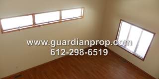 End Unit Townhouse Available June 1st, Vaulted Ceilings, Large Patio, Loft Area Gallery 4