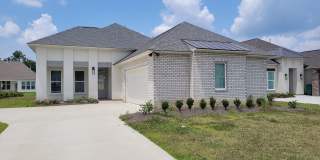 Beautiful 3 bedroom home plus office! $500 off first month with 30 day move in** Gallery 1