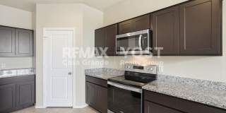 Beautiful Kitchen, Open Layout, and Room to Relax! Gallery 7