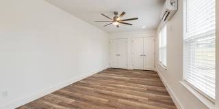 2018 Remodeled 3 bed / 2 bath - wood / tile floors, fenced yard. Hyde Park / Downtown Gallery 19