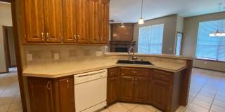 Large 3 Bed 2 Bath Home In Moore Schools With Storm Shelter!!! Gallery 13