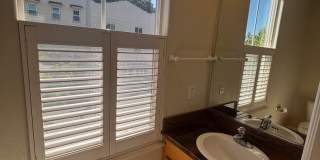 2 bedroom 2.5 Bathroom Windsor Town Green Condo with carpet and A/C Gallery 11