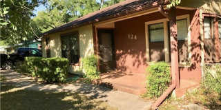 Charming 3 Bedroom Home - Large Backyard - Carport Gallery 4