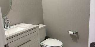 Spacious 3BR House in Aurora Gallery 13