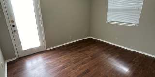 Spacious 4-plex in Central Location Gallery 12