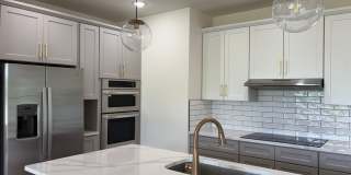 Gorgeous Brick 3 bed/3 bath Rental Available! Gallery 11