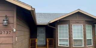 Adorable Home in SW Redmond with Huge Backyard! Gallery 1