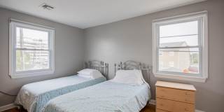 32 Howland Avenue Gallery 12