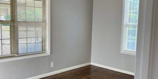 107 N Gillette Ave Gallery 13