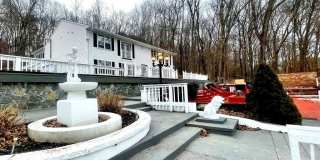 112 Woodbine Street Gallery 1