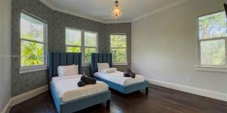 545 SW Indianola St Gallery 18