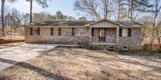 3 bedroom, 2 bath - with a huge backyard and a walk in basement Gallery 1