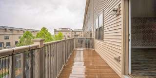 44764 TIVERTON Square Gallery 5