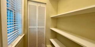 1039 N Wood Gallery 10