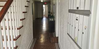 Uptown 1 Bedroom, 1 Bath, Swimming Pool, 1 block from St. Charles Gallery 4