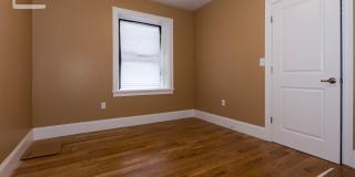 Huge, newly renovated 2 level 5 bed unit near the Green Line! Gallery 4