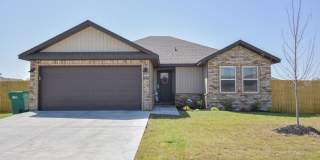 3 Bedroom 2 Bathroom Home in Farmington, AR!!! Gallery 1