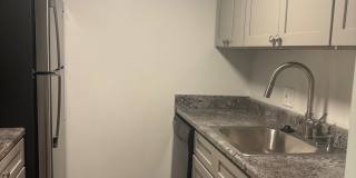 Beautiful modern unit with great location near nature in Brookline available NOW! Gallery 5