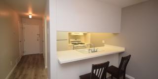 Spacious 1 bed 1 bath Condo on Foothill Dr! Gallery 4
