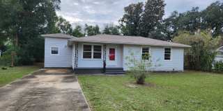 205 Henry Street Pensacola, FL 32507 MOVE IN SPECIAL: HALF OFF first full month of rent!!! Gallery 1